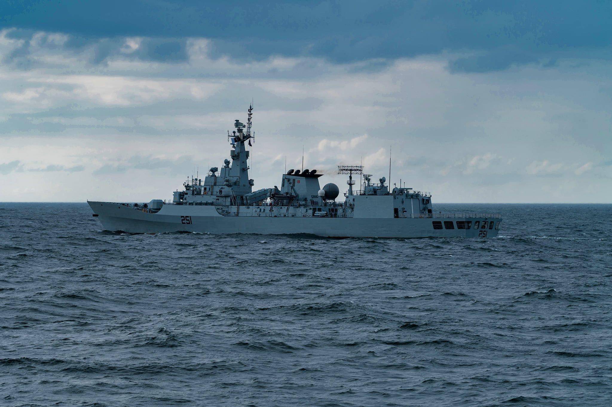 海军054A导弹护卫舰522舰，中国海军力量的骄傲，海军力量骄傲，中国海军054A导弹护卫舰522舰风采展示