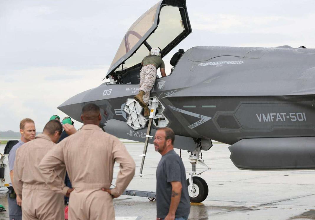 中国空军装备最多的是什么飞机，深入解析中国空军的主力机型，中国空军主力机型深度解析，哪款飞机装备最多？