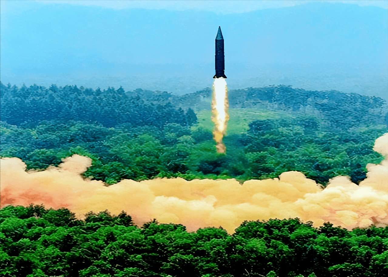 发射一枚东风导弹，国家力量的象征与战略威慑的展现，东风导弹发射，国家力量象征与战略威慑展现