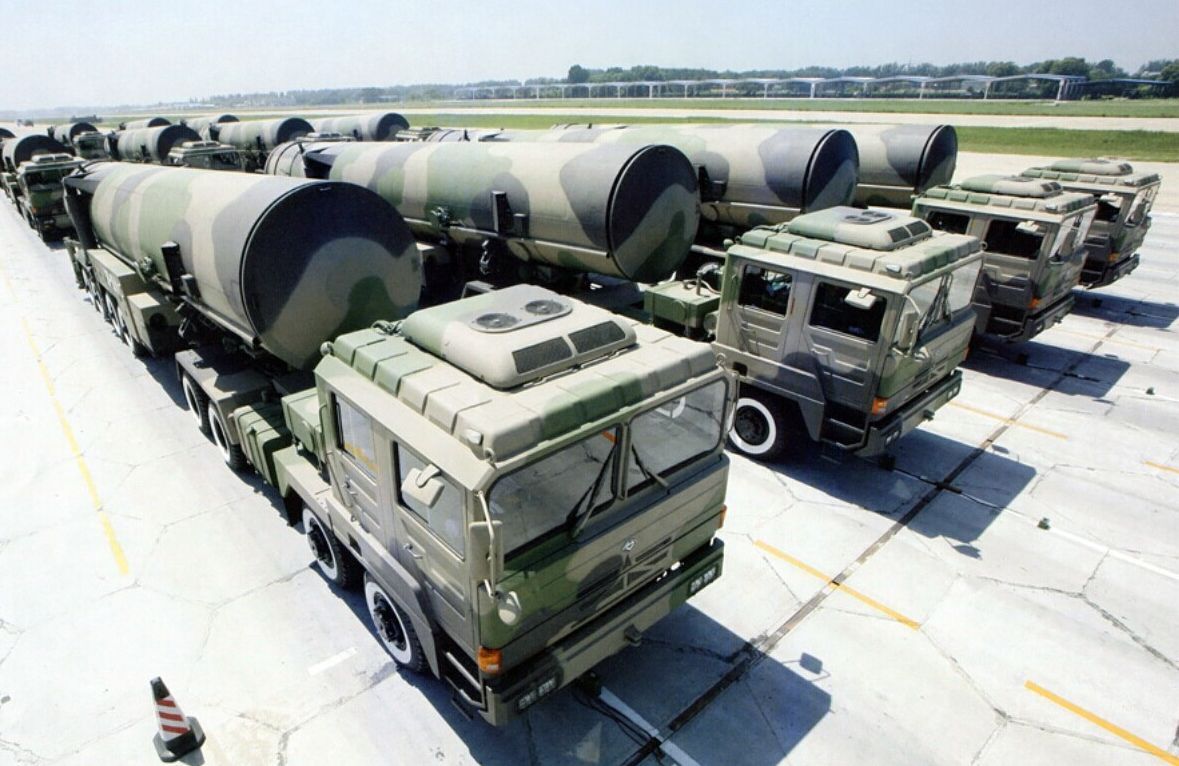 东风21与东风26,两款导弹的对比,东风21与东风26导弹性能对比解析