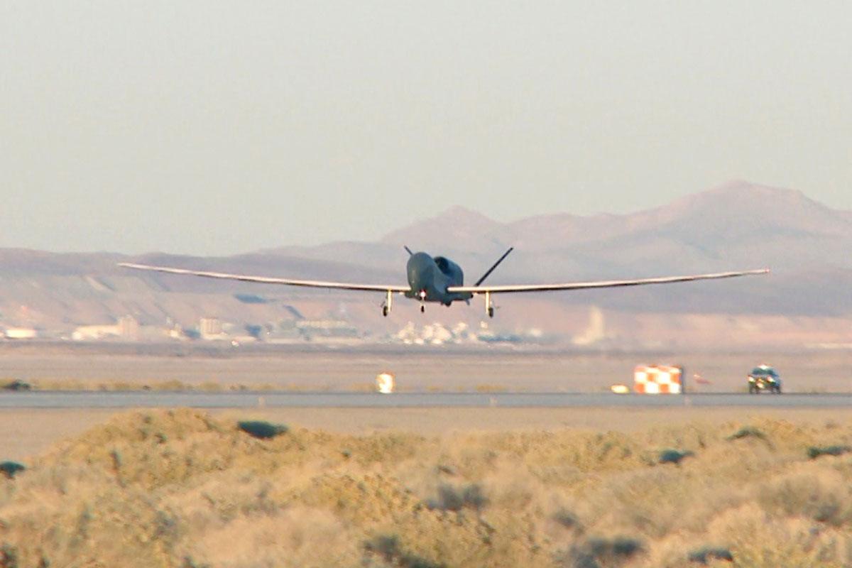 全球鹰无人机首次应用，开启无人侦察新时代，全球鹰无人机首飞成功，开启无人侦察新时代