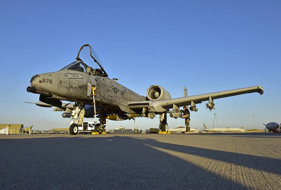 揭秘A-10攻击机的航炮口径,威力与战术应用,揭秘A-10攻击机航炮口径的威力与战术应用解析