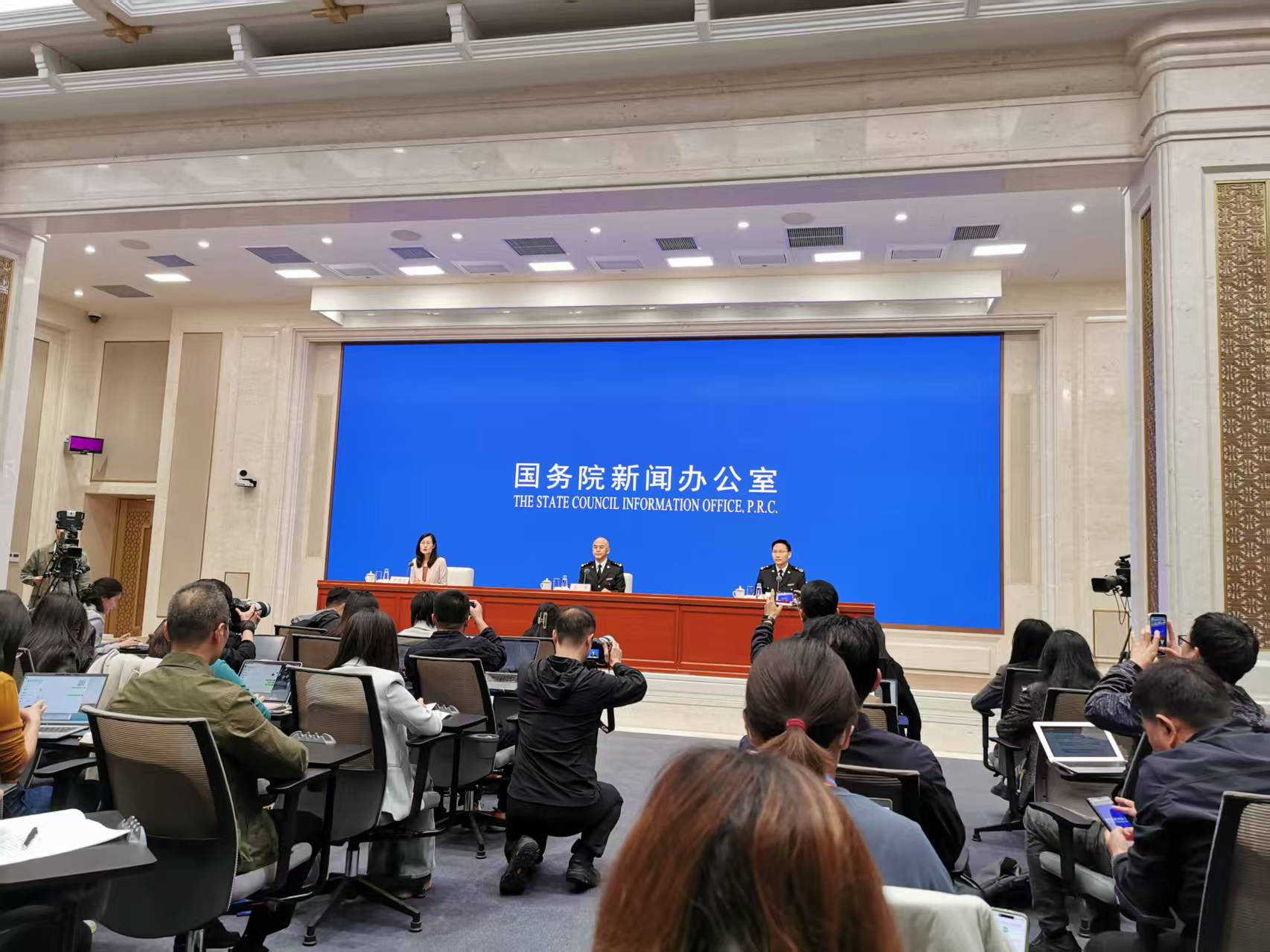 新闻发布会上的风云变幻,新闻发布会上的风云变幻,揭秘背后的故事