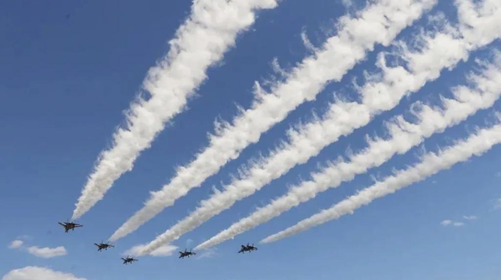 辽宁舰歼-15首次起降，中国海军航空兵力量的里程碑事件，辽宁舰歼-15首次起降，海军航空兵力量的重大里程碑事件