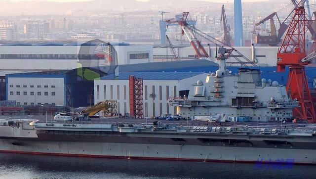 中国瓦良格号航母甲板的多元化用途,瓦良格号航母甲板多元化用途揭秘