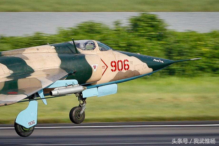 探索强5攻击机壁纸的魅力，强5攻击机壁纸的魅力探索