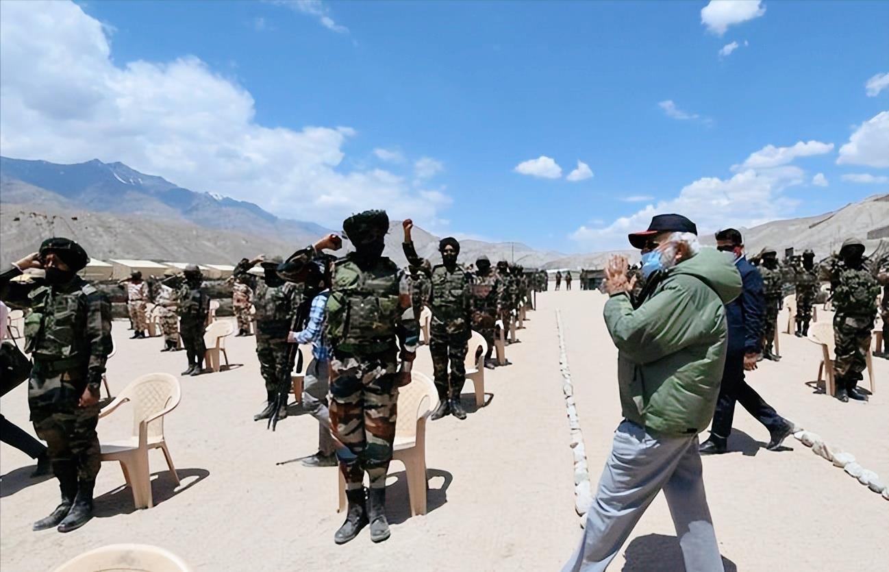 辽宁舰服役于中国海军东海战区,辽宁舰服役东海战区,中国海军力量再升级