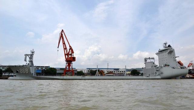 半潜船运载图片，揭示巨大的运输能力与独特技术，半潜船运载技术揭秘，巨大运输能力与独特技术展示图片集