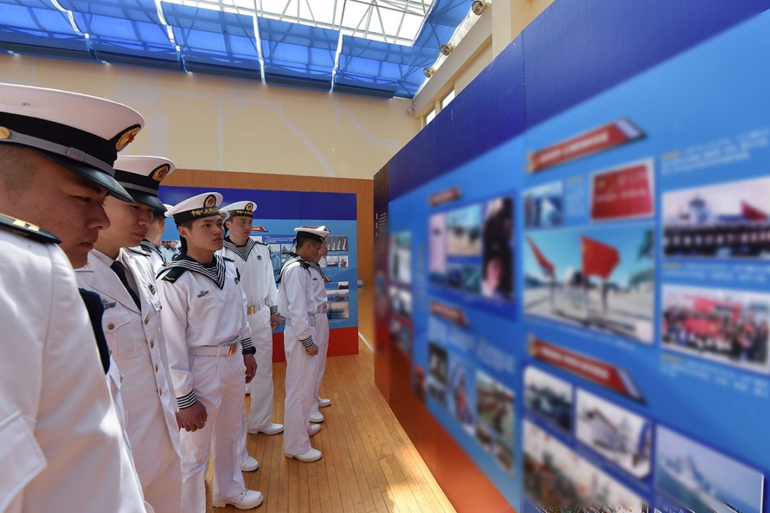 人民海军70周年寄语,光荣与梦想同行,人民海军70周年寄语,光荣与梦想同行,共铸海上长城