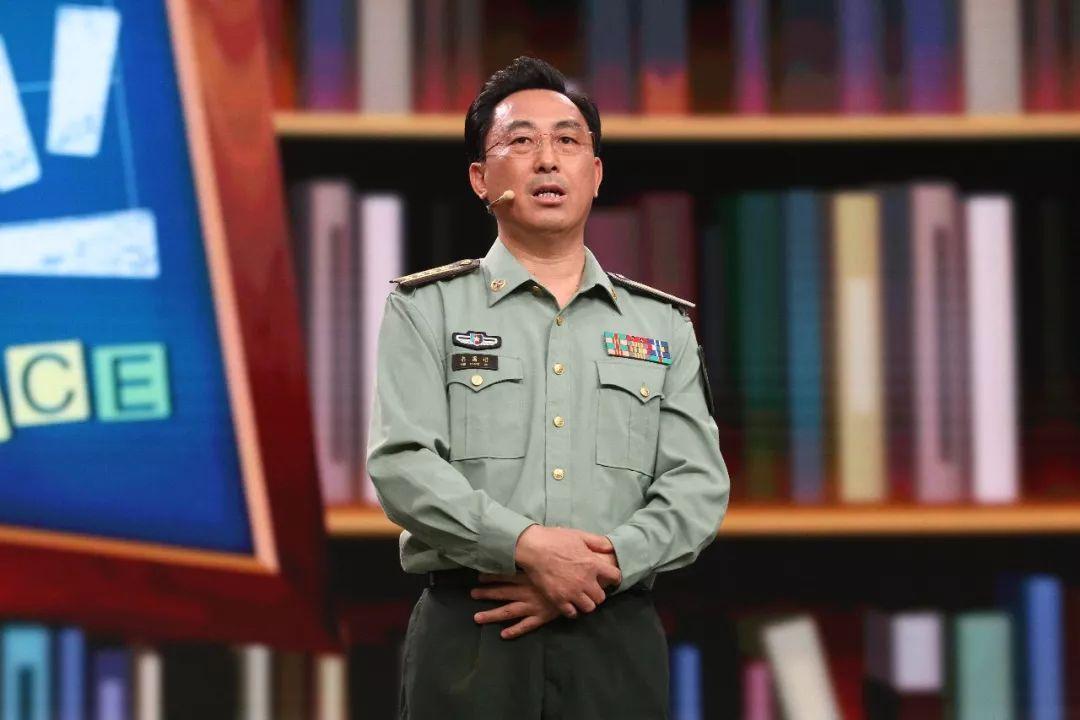 八一勋章个人奖励，荣誉背后的力量与担当，八一勋章背后的力量与担当，荣誉与责任的双重承载