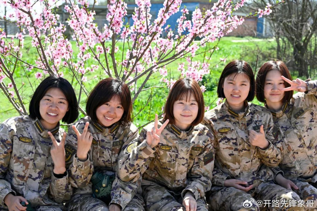 中国女兵的青春与担当,中国女兵的青春担当,热血铸魂,巾帼不让须眉
