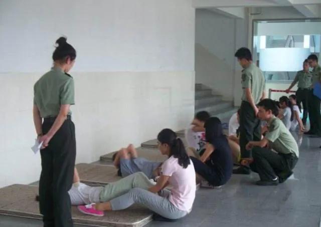 女生当兵需要光溜溜检查吗?——对军事体检的探讨与理解,女生当兵的军事体检,探讨与理解是否需要光溜溜检查