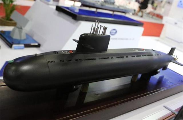 潜艇编制人数揭秘，多少人组成一艘潜艇的标准编制？，揭秘潜艇编制人数，一艘潜艇的标准编制是多少人？