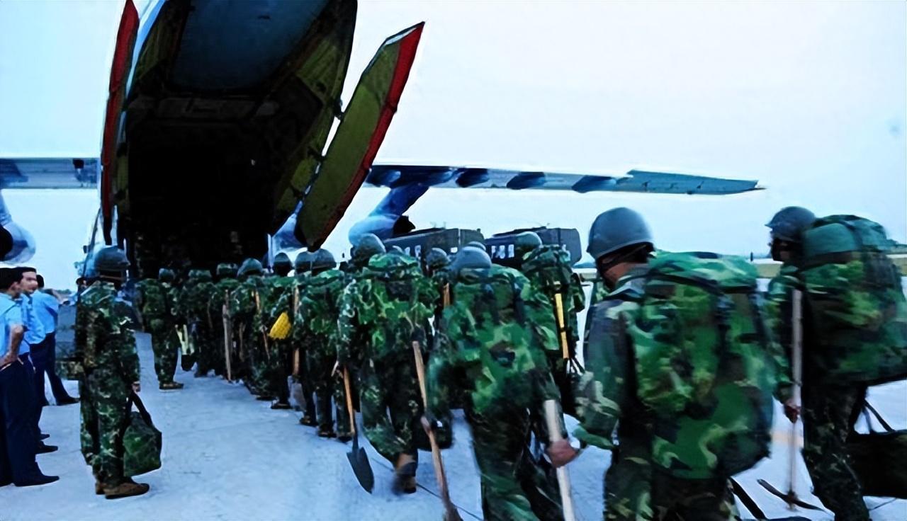 揭秘空降兵第十五军，英勇形象的图片展示，揭秘第十五军空降兵，英勇形象图片展示