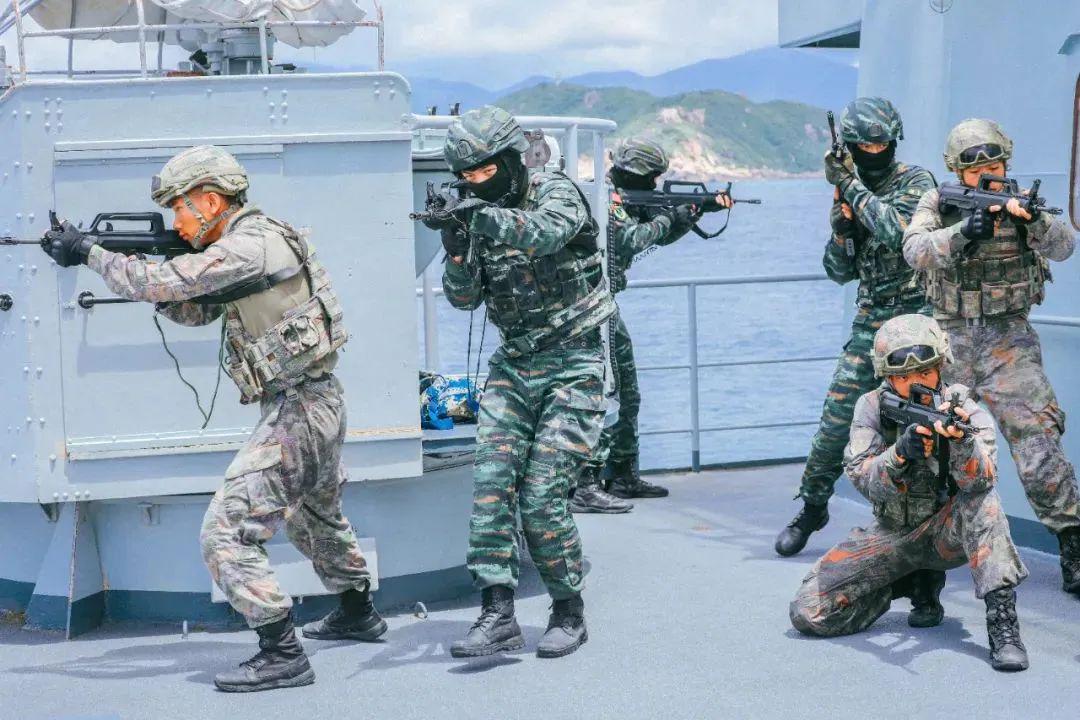 武警城市星空迷彩，守护城市的独特风景线，武警城市星空迷彩，守护城市的独特风景线风采