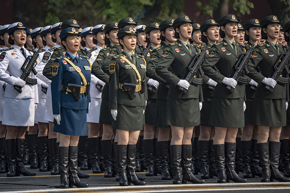 阅兵图片中的女兵，力量与荣耀的象征，阅兵女兵风采，力量与荣耀的象征