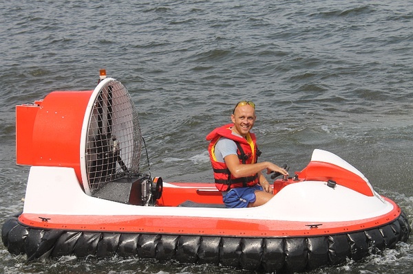 国产小型气垫船，创新科技与水上交通的新纪元，国产小型气垫船，引领水上交通进入新纪元之科技创新力量