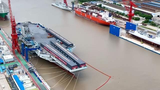 4月,见证历史——003航母下水纪实,见证历史时刻,003航母四月下水纪实