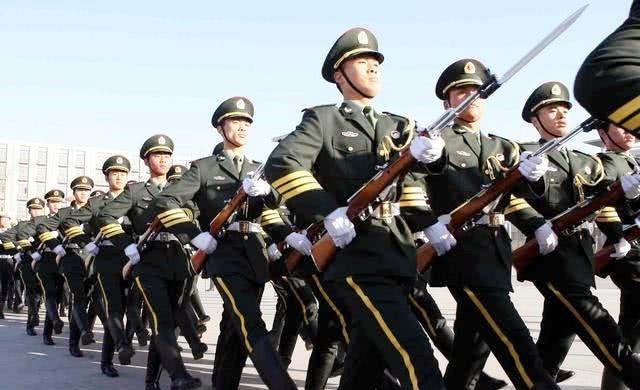 三军仪仗队图片真实，展现荣耀与威严，三军仪仗队风采展示，荣耀与威严的震撼瞬间图片集