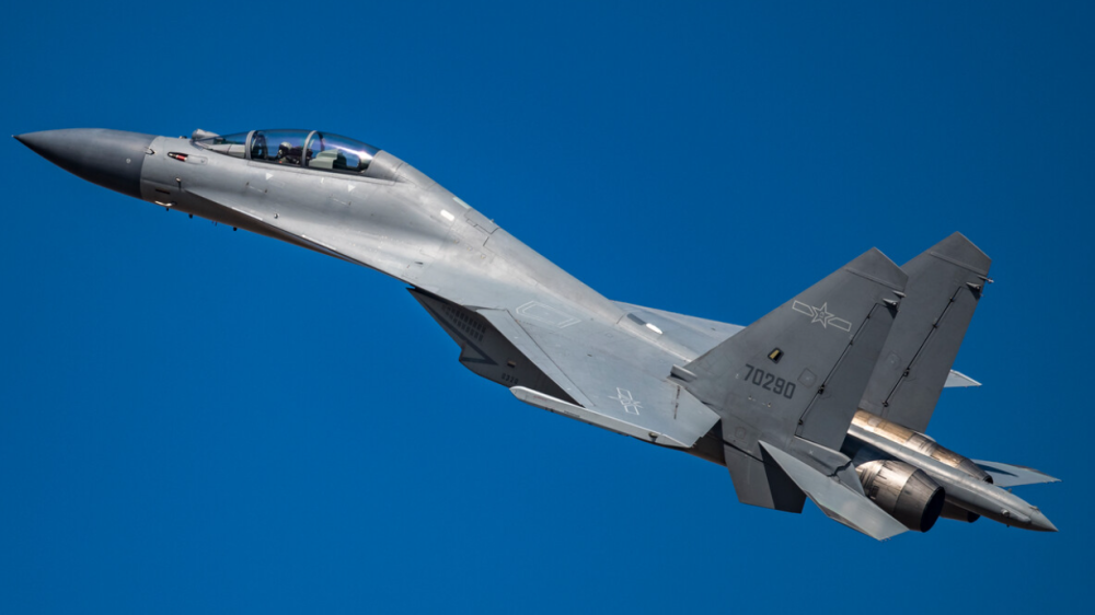 歼-16并非仅是空优机的多维角色展现,歼-16多维角色展现,超越空优机的实力展现