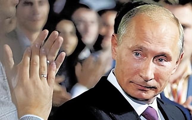 中国哪款无人机可与全球鹰相提并论，中国顶尖无人机对决全球鹰，谁与争锋