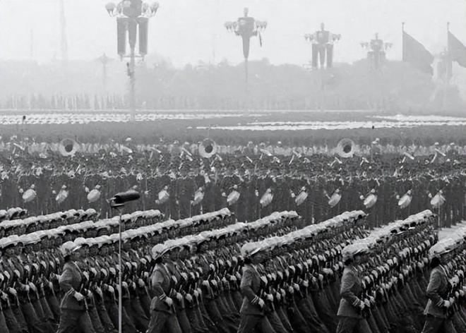 建国后都有谁阅过兵，建国后阅兵人物概览，谁曾阅过兵？