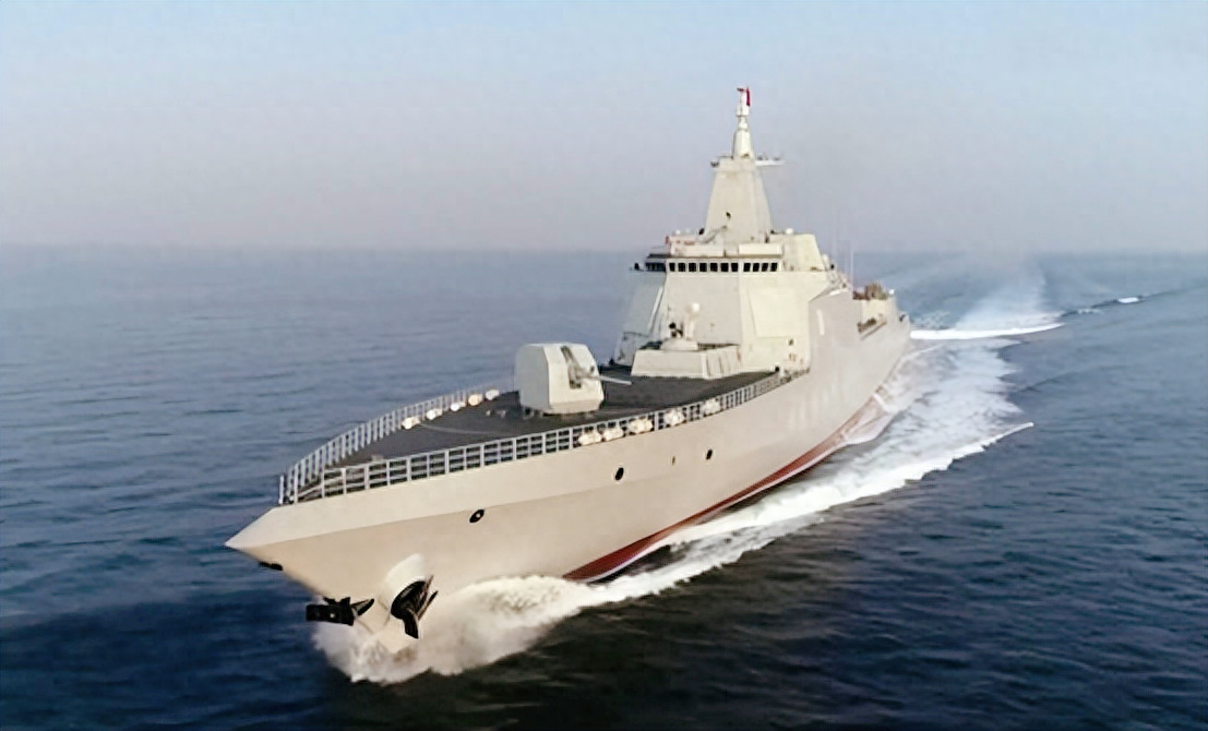 海军70周年阅舰式中的明星战舰,中国海军新型导弹驱逐舰055的荣耀时刻,中国海军新型导弹驱逐舰055在70周年阅舰式中的荣耀瞬间