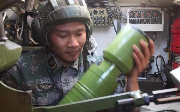 中国陆军的新锐力量，15式与99a主战坦克的崛起，中国陆军新锐力量崛起，15式与99a主战坦克的辉煌时代