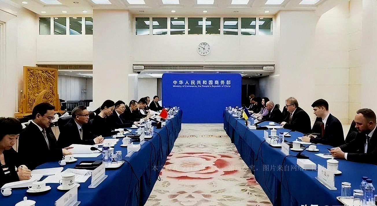 俄乌战争或将迎来新拐点，走向和解还是持续紧张？，俄乌战争走向，新拐点临近，和解曙光还是持续紧张局势？