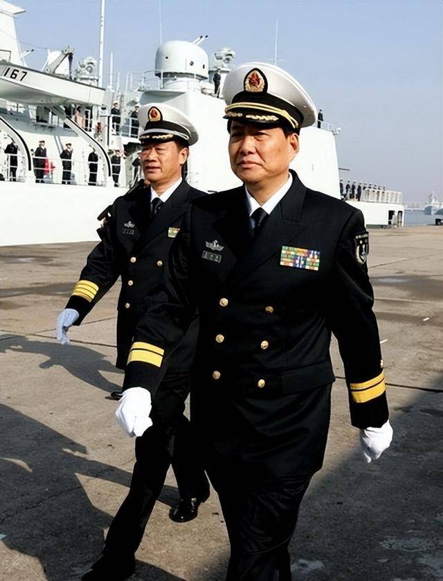 黄石舰舰长邓小全,海军精英的杰出代表,黄石舰舰长邓小全,海军精英典范