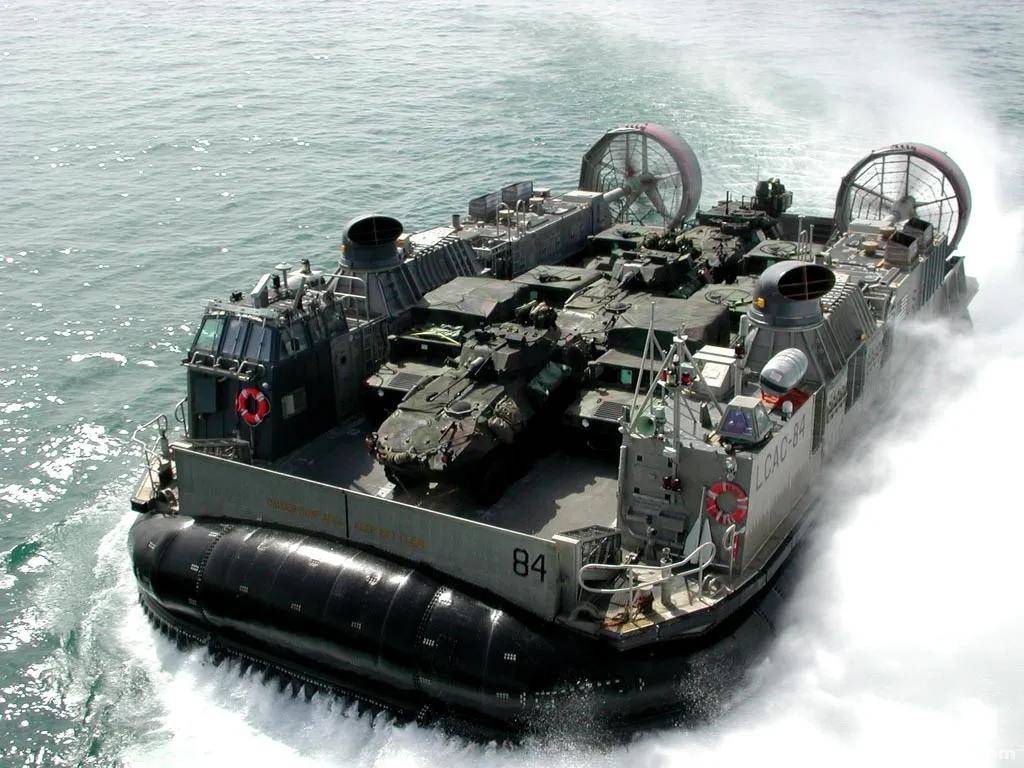 中国726型气垫登陆艇与美国LCAC,两种气垫登陆技术的比较与探讨,中国726型气垫登陆艇与美LCAC技术,两大气垫登陆技术比较与探讨