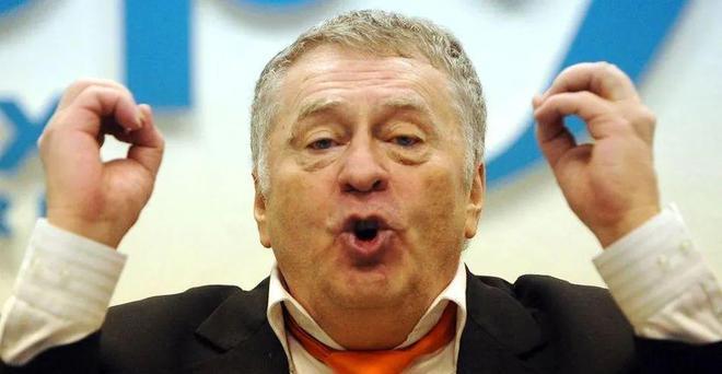 瓦良格号航母，从原名到新生的转变，瓦良格号航母，从原名转变的新生之旅