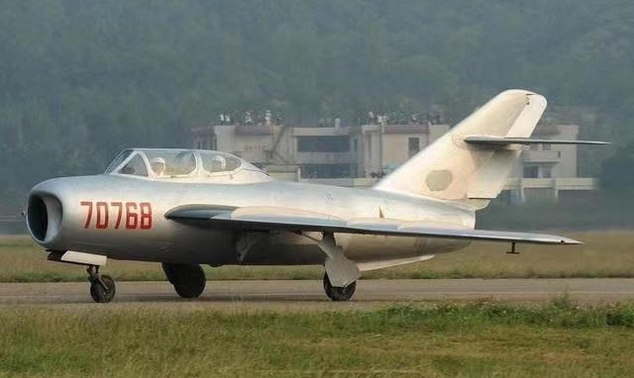 歼-5战斗机对中国的影响,历史与现实的交织,歼-5战斗机,中国历史与现实的空中交织影响