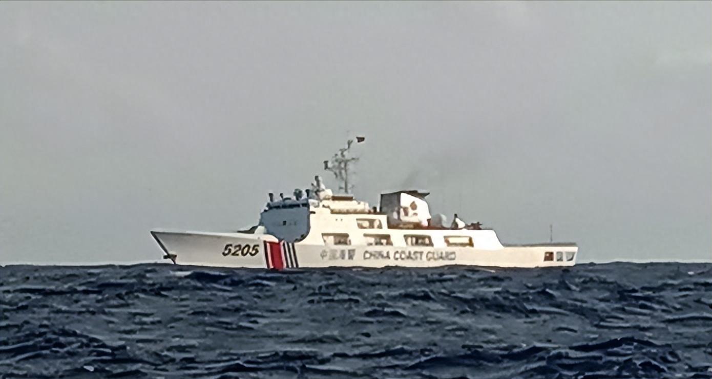 中国海警驱逐越南海警，维护海洋秩序，彰显国家力量，中国海警驱逐越南海警，坚决维护海洋秩序，彰显国家实力