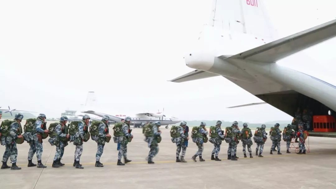 孝感空降兵，英勇无畏的蓝天利剑，孝感空降兵，蓝天利剑之英勇无畏