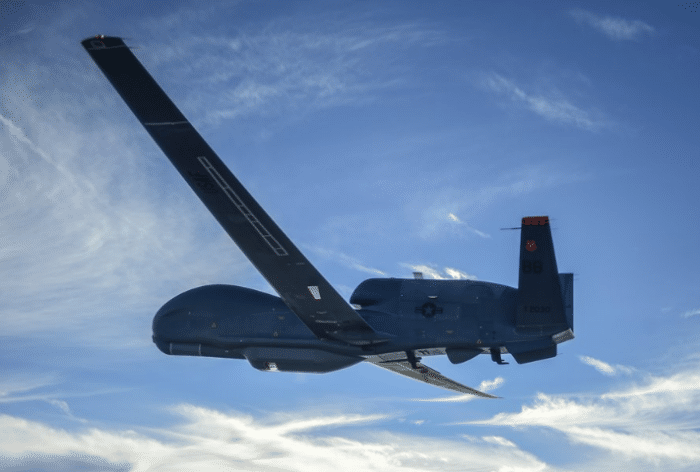 伊朗为何能成功击落全球鹰,技术、策略与地区动态的交织,伊朗成功击落全球鹰背后的技术、策略与地区动态因素解析