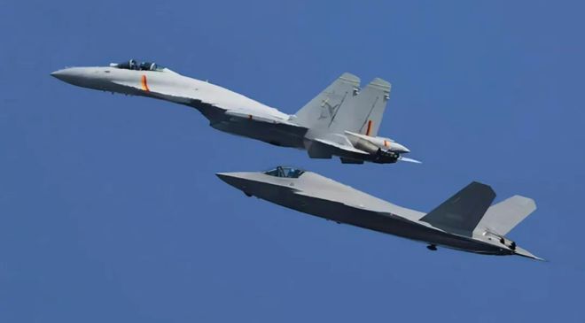 歼-12战斗机带的导弹类型及其特点,歼-12战斗机携带导弹类型与特点解析