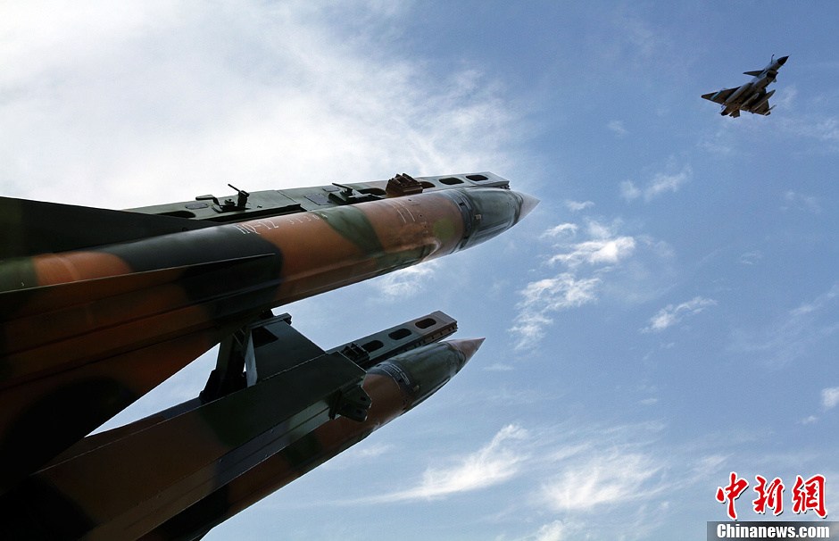 歼-12战斗机带的导弹类型及其特点,歼-12战斗机携带导弹类型与特点解析