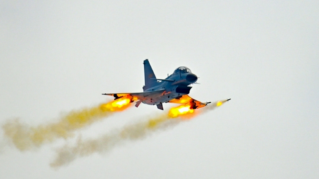 歼10与火箭弹,中国空军的强大武器系统,中国空军强大武器系统,歼10与火箭弹的完美结合