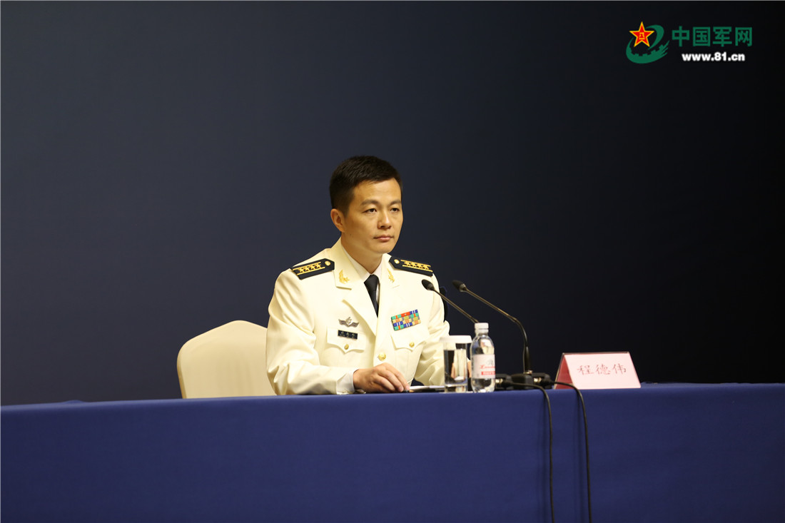 最近特火的海军大校发言人,塑造新时代的军事形象代言人,海军大校发言人塑造新时代军事形象代言人风采