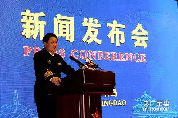 最近特火的海军大校发言人,塑造新时代的军事形象代言人,海军大校发言人塑造新时代军事形象代言人风采