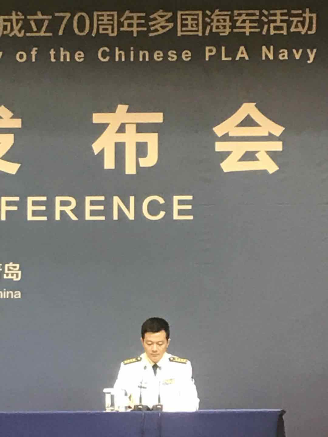 最近特火的海军大校发言人,塑造新时代的军事形象代言人,海军大校发言人塑造新时代军事形象代言人风采