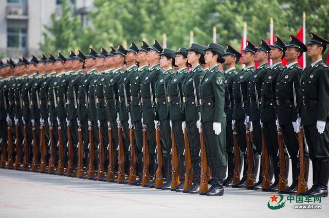 三军仪仗队女中队程诚，巾帼不让须眉的军中骄子，三军仪仗队女中队程诚，军中巾帼骄子