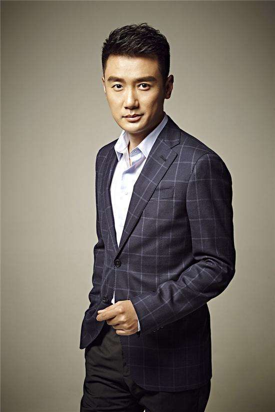 央视辞职的军事节目主持人，转折与启示，央视军事节目主持人辞职背后的转折与启示