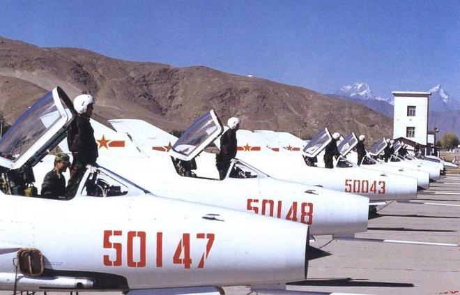 歼8现役,中国空军的重要力量,歼8现役,中国空军不可或缺的战力支柱