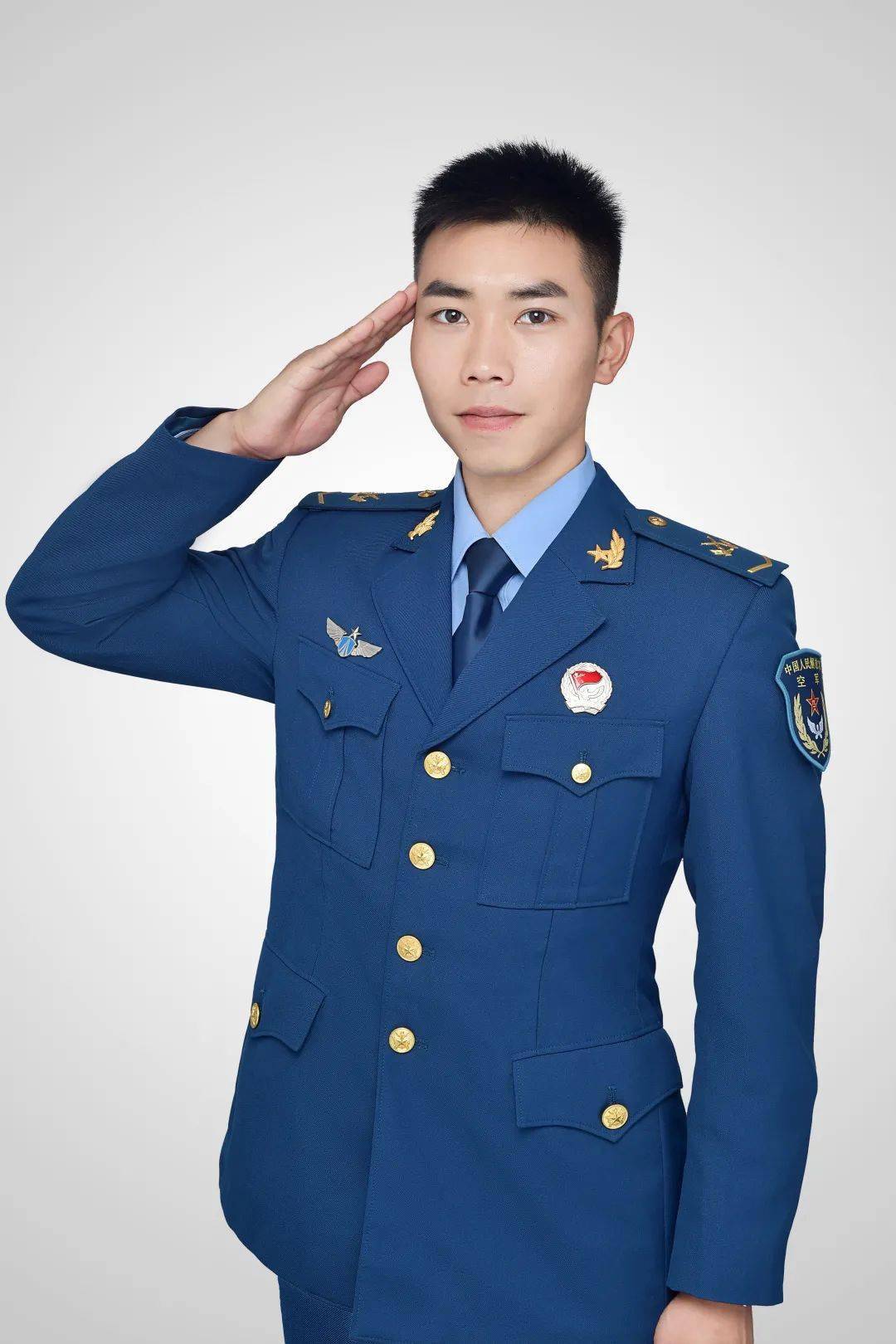 空军军装的多样风采，图片展示，空军军装风采展示，多样性与荣耀的图片呈现