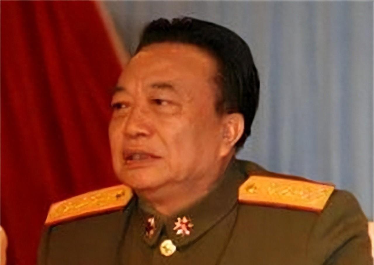 集团军司令与军长的区别,职责、权力及战略角色的差异,集团军司令与军长,职责、权力及战略角色之差异解析