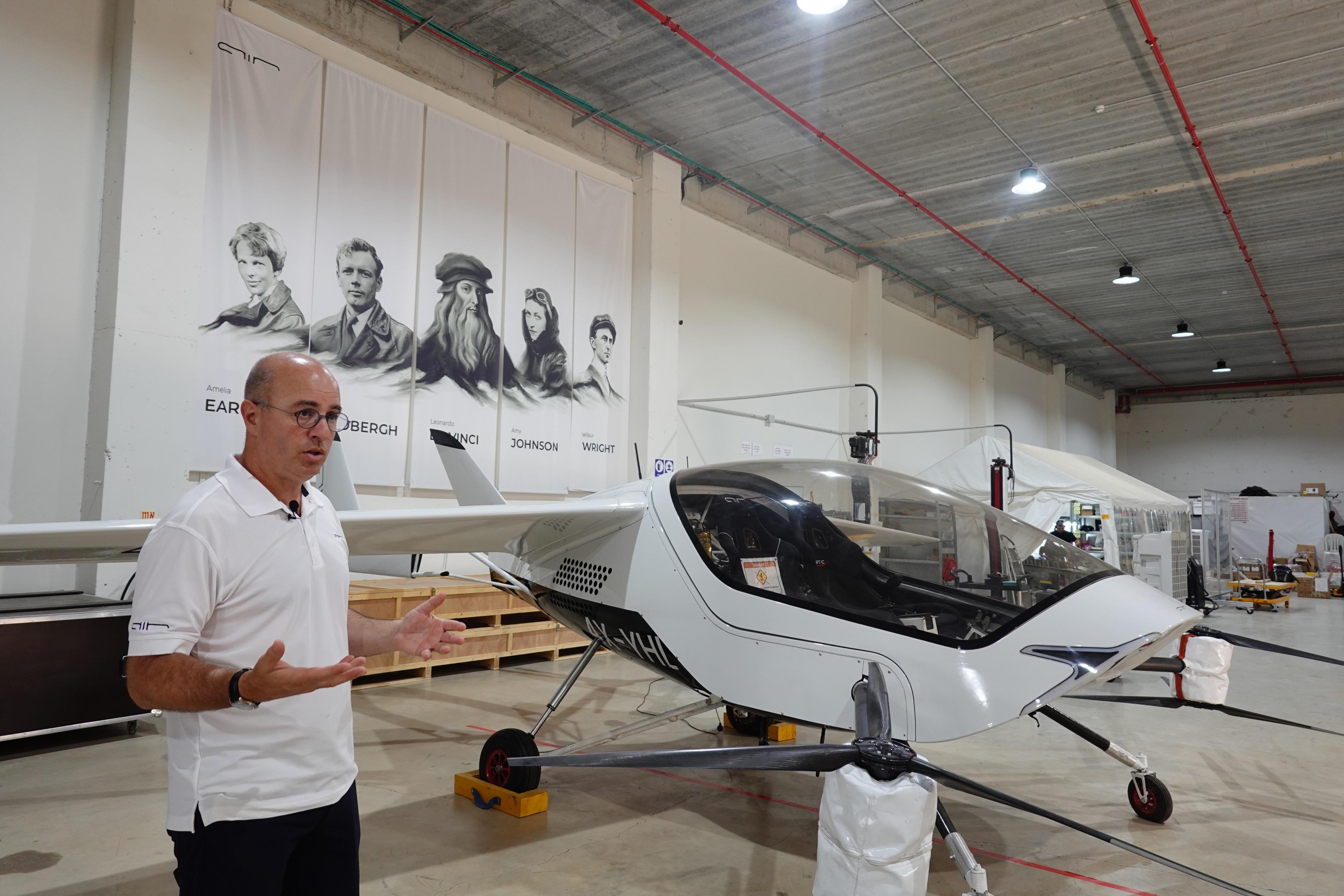 中国空军一号起降完整视频,展现空中力量的壮丽画卷,中国空军一号起降全程实录,空中力量的震撼展示