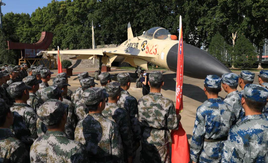 火箭军与陆军,中国国防力量的双璧,中国国防力量的双璧,火箭军与陆军联手捍卫国家安全