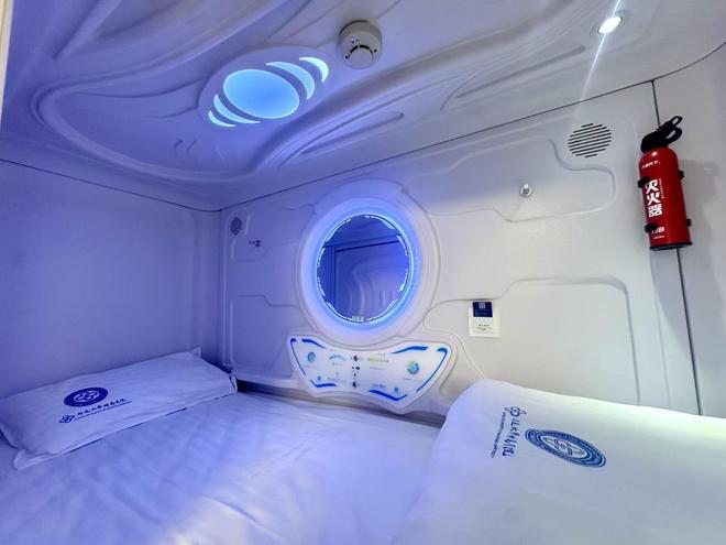 太空舱图片,探索宇宙的神秘之窗,太空舱图片,揭开宇宙神秘面纱的窗口